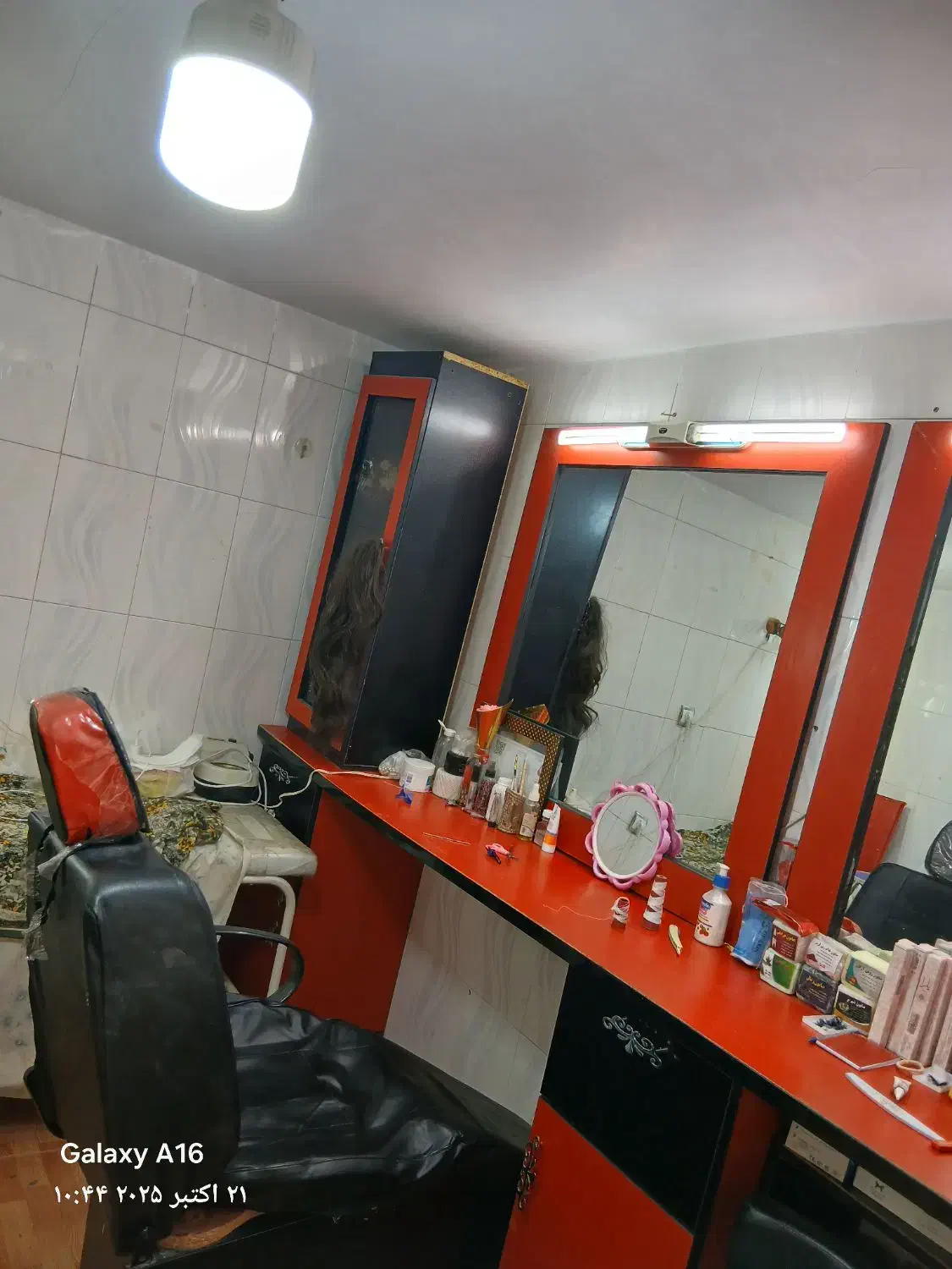 وسایل ارایشگاه|آرایشگاه و سالن‌های زیبایی|صحنه, |دیوار