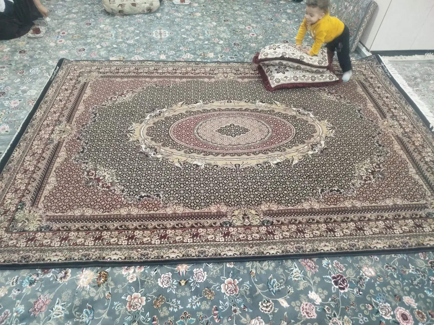 4 تا فرش 6متری 6پوشتی فروشی|فرش|مریوان, |دیوار