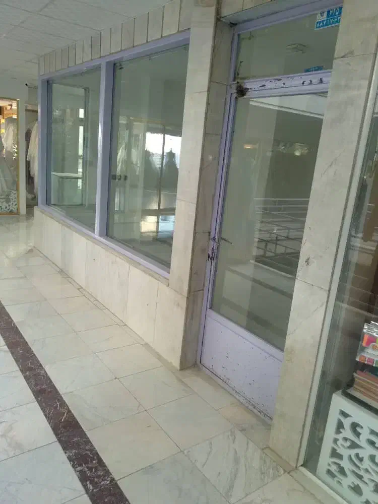 واگذاری سرقفلی مغازه تجاری واقع در فلکه شهید|فروش مغازه و غرفه|بروجن, |دیوار