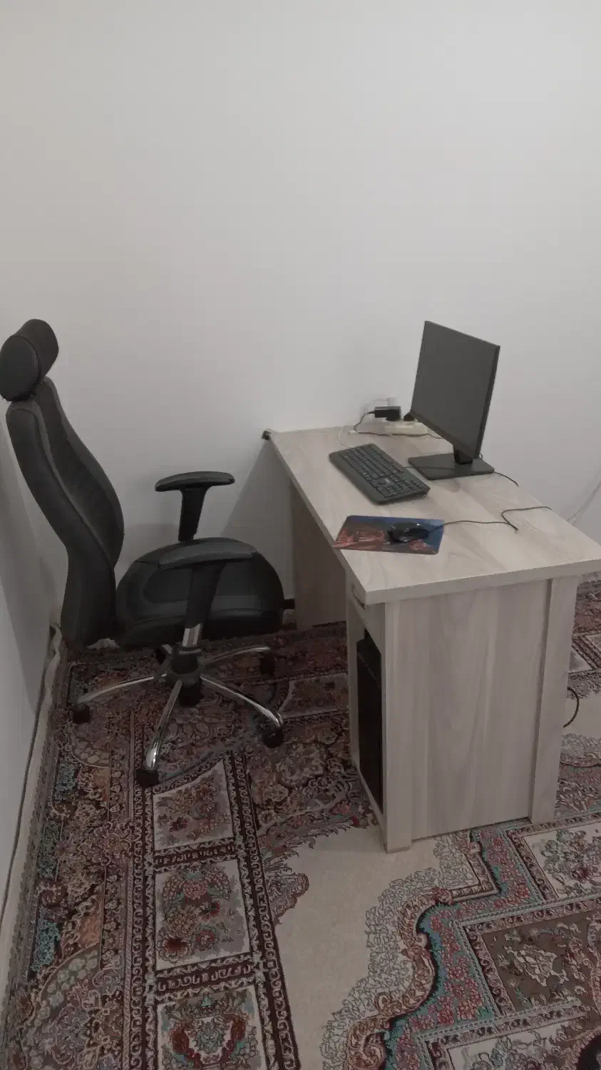 سیستم کامپیوتری با میز و صندلی همه در حد نو|قطعات و لوازم جانبی رایانه|تیکمه داش, |دیوار