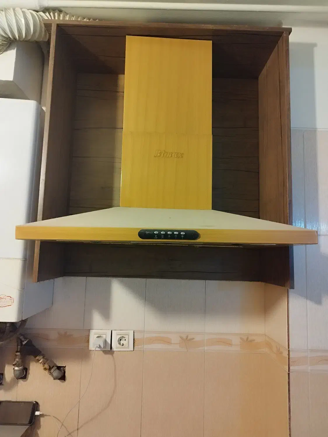 هود بیمکث|هود|همدان, |دیوار