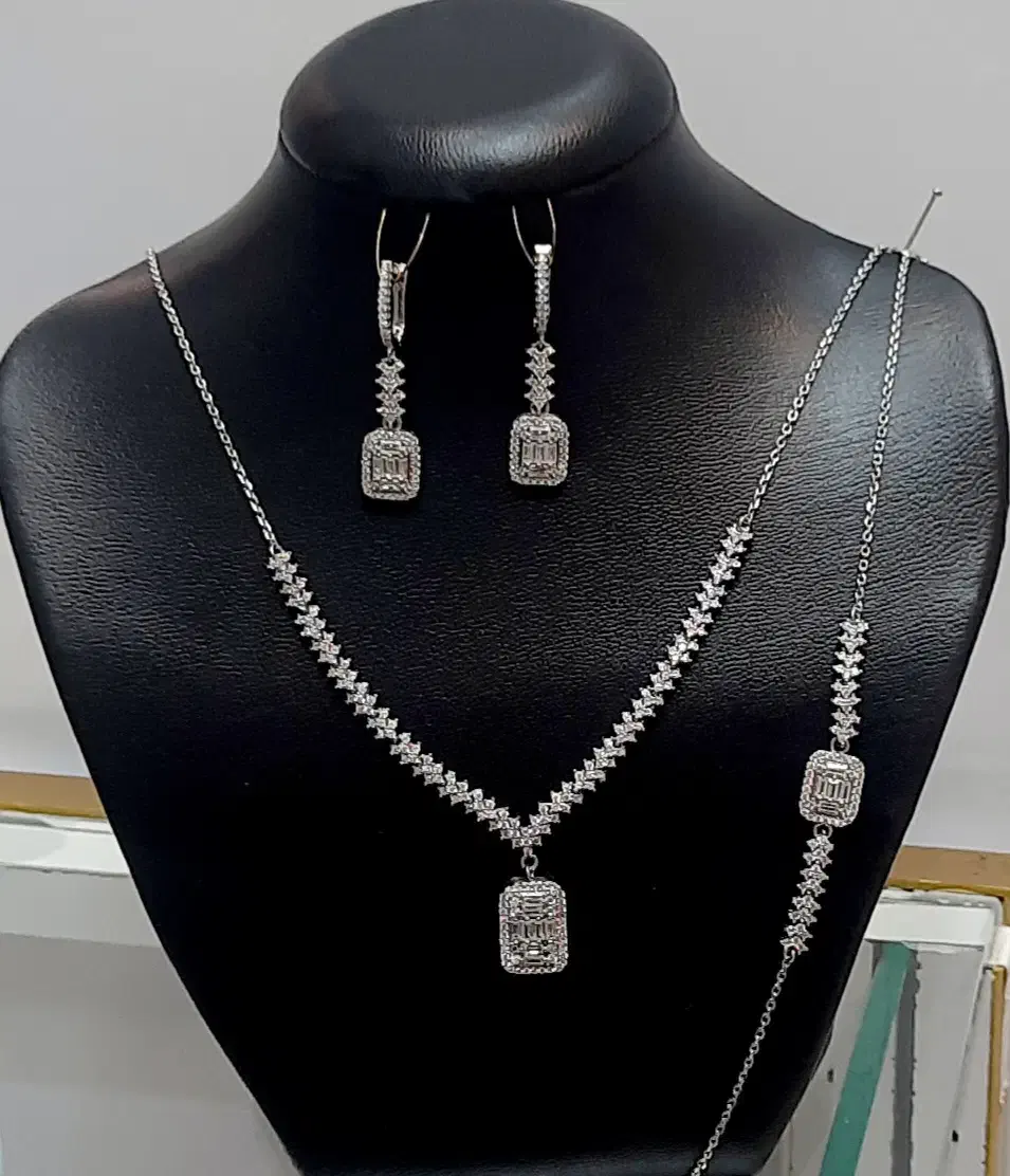 سرویس کامل نقره ۹۲۵ زنانه با آبکاری طلا سفید|جواهرات|اصفهان, چرخاب|دیوار