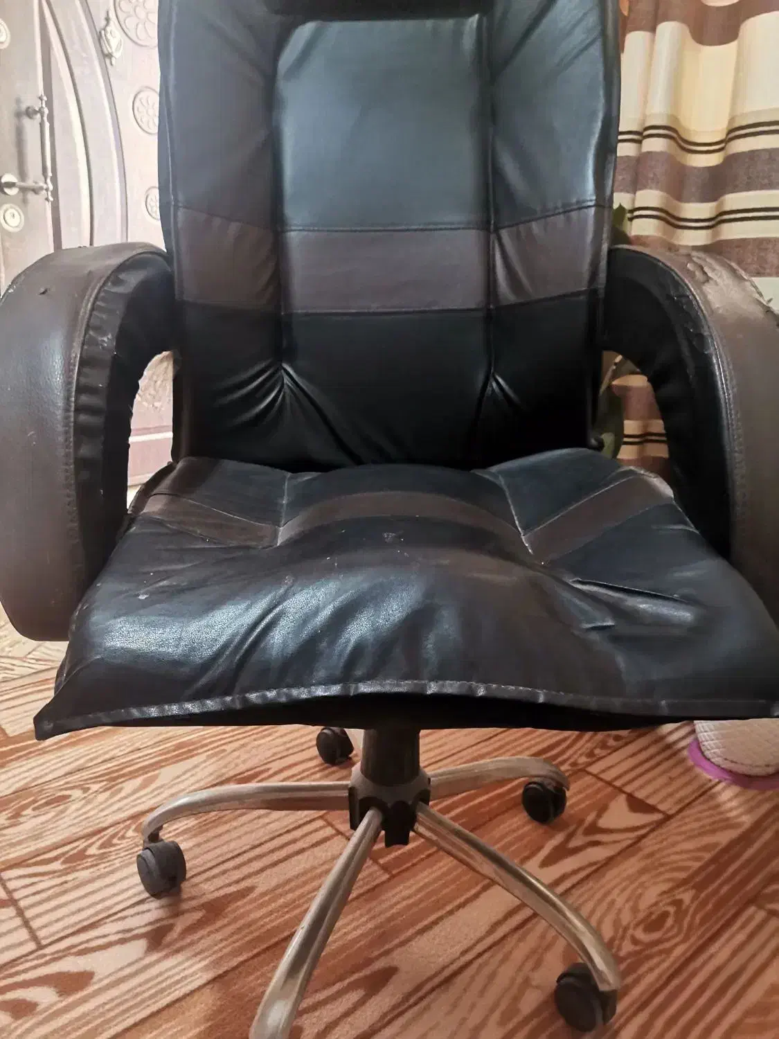 صندلی چرخ دار اداری فروشی|صندلی و نیمکت|دوگنبدان, |دیوار