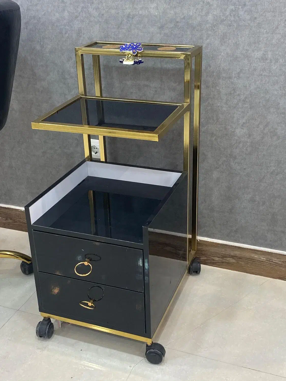 تجهیزات کامل آرایشی بهداشتی|آرایشگاه و سالن‌های زیبایی|لامرد, |دیوار