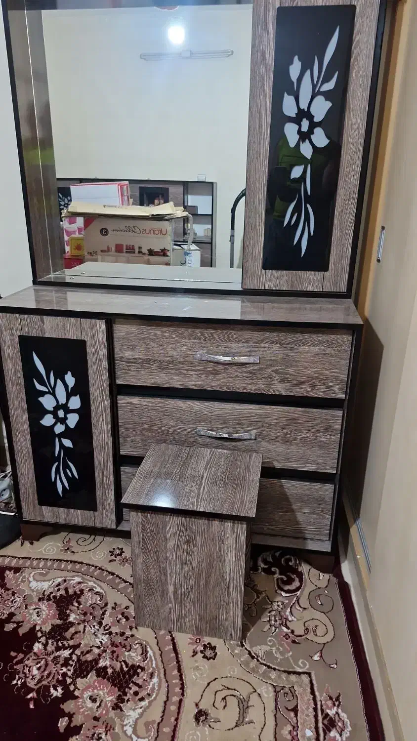 تختخواب دونفره|تخت و سرویس خواب|فولادشهر, C8|دیوار