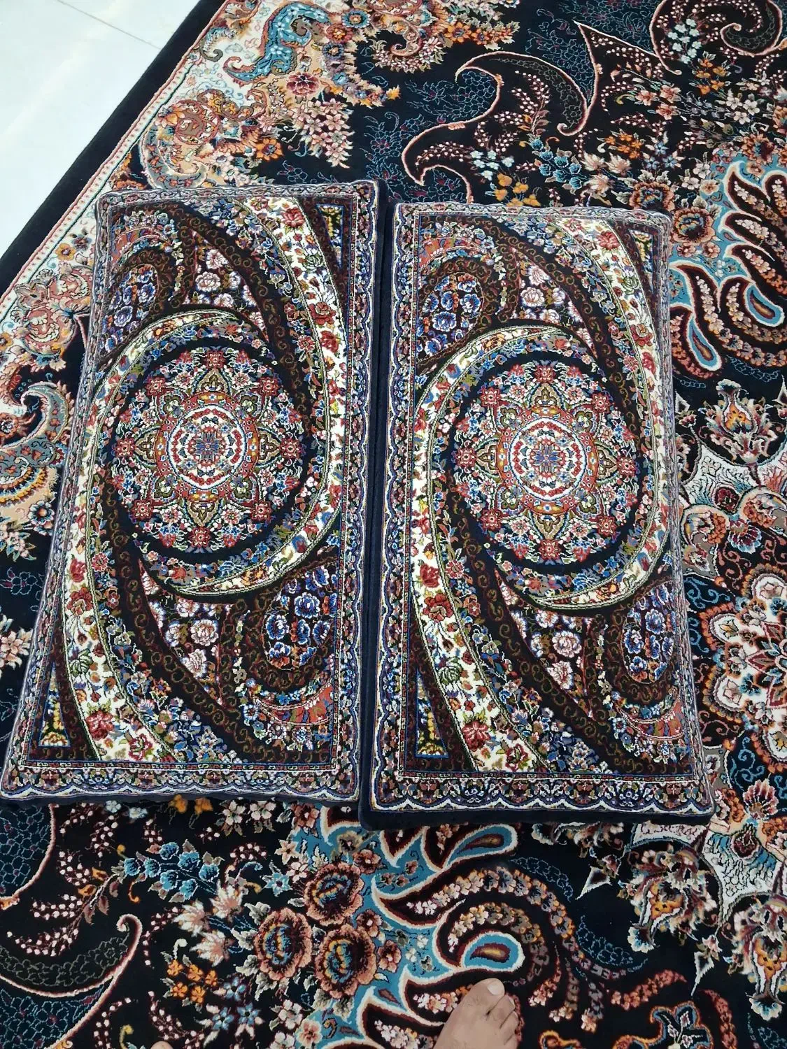 یک جفت پشتی|پشتی|مشهد, شهید قربانی|دیوار