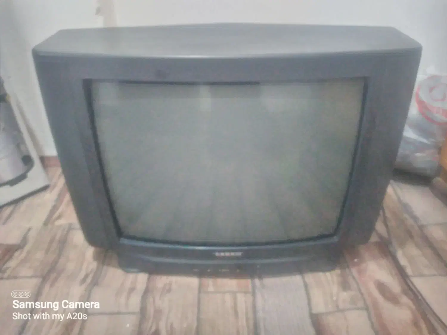 یک تلویزیون Sanam فروش فوری تخفیف مشتری واقعی|تلویزیون و پروژکتور|ارومیه, |دیوار