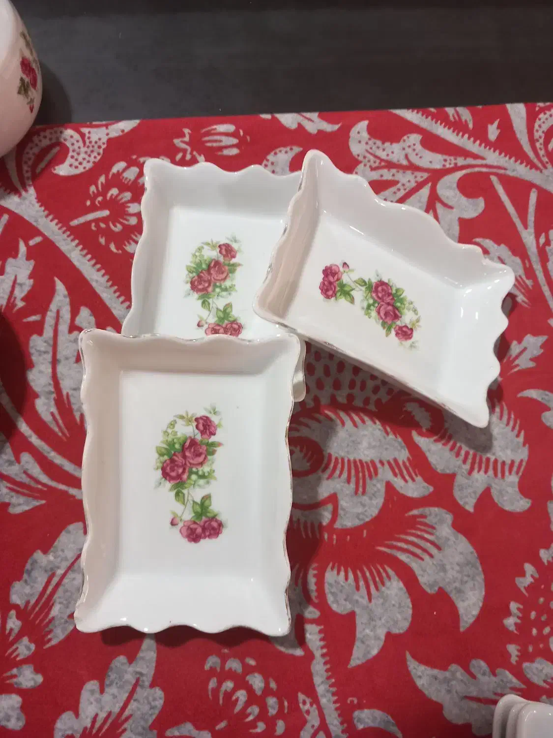 یک سری ظروف قدیمی|ظروف سرو و پذیرایی|بابل, |دیوار