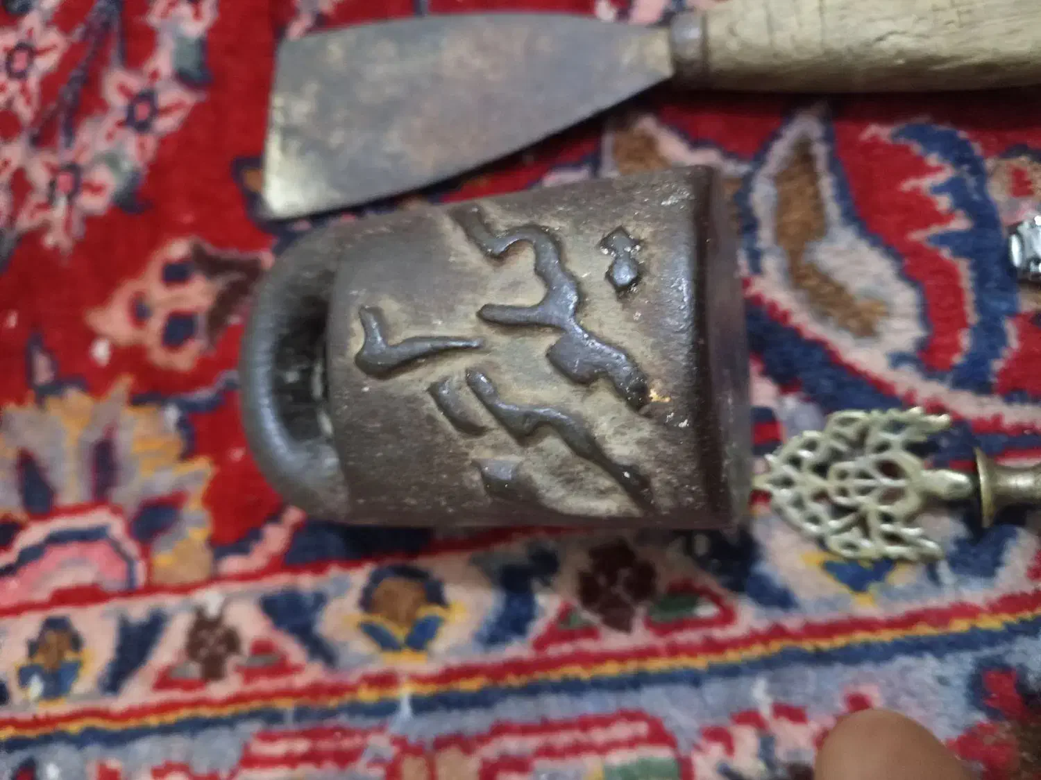 وسایل قدیمی|کلکسیون اشیاء عتیقه|شیراز, لب آب|دیوار