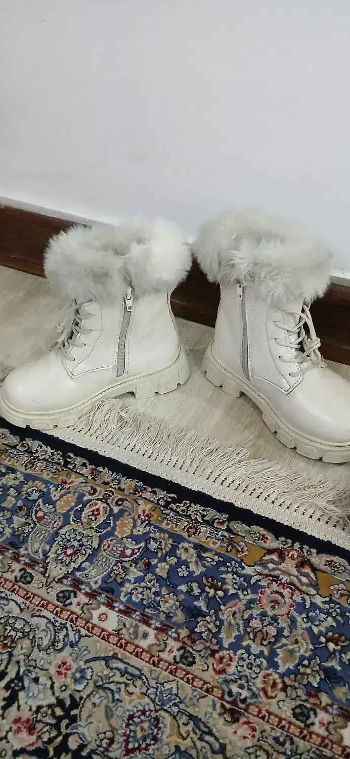 بوت بچگانه|کیف، کفش، کمربند|ری, منصوریه منگل|دیوار