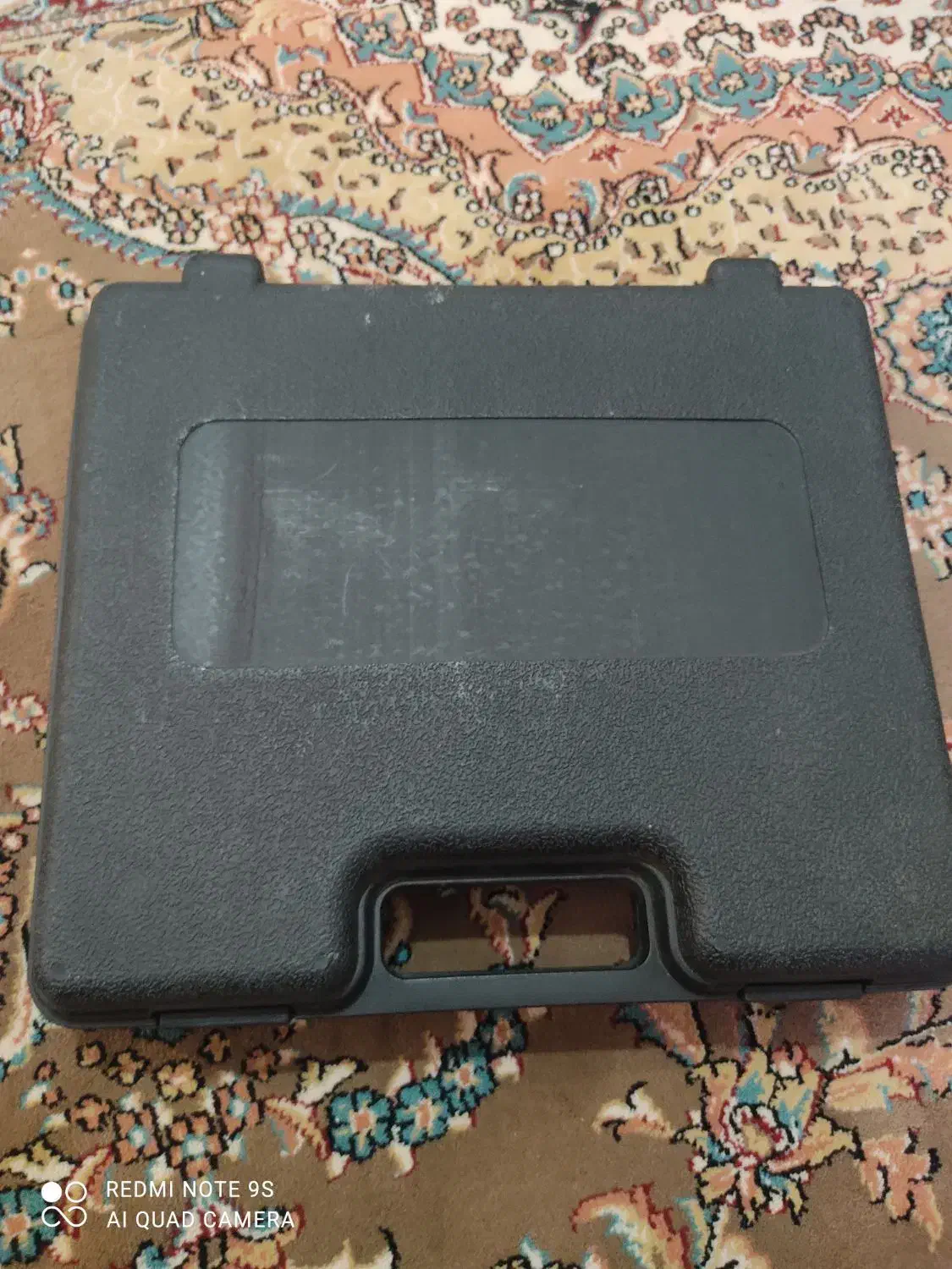 یک دستگاه میخ کوب برقی|ابزارآلات|آبسرد, |دیوار