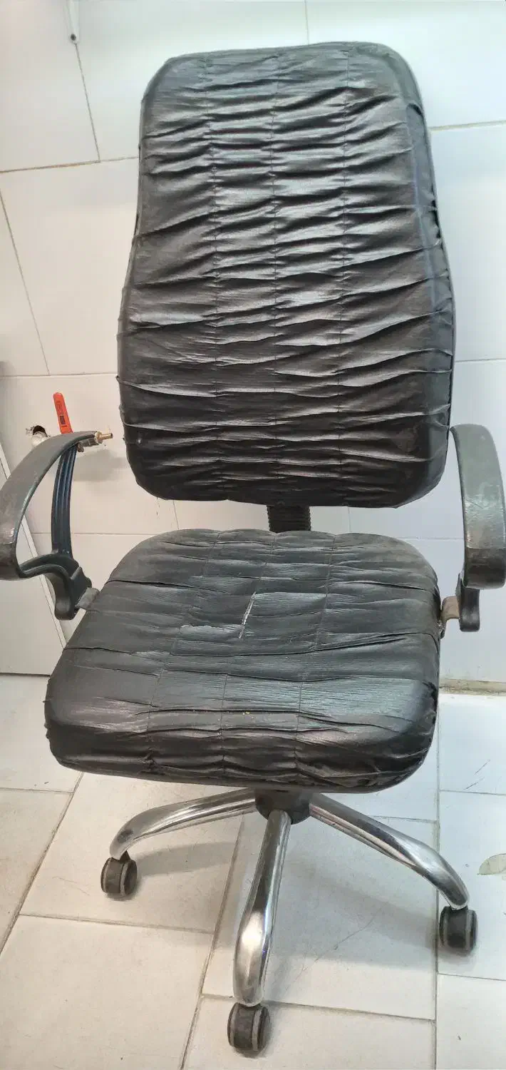 پیشخوان سفید و صندلی چرخدار|فروشگاه و مغازه|رشت, آزادگان|دیوار