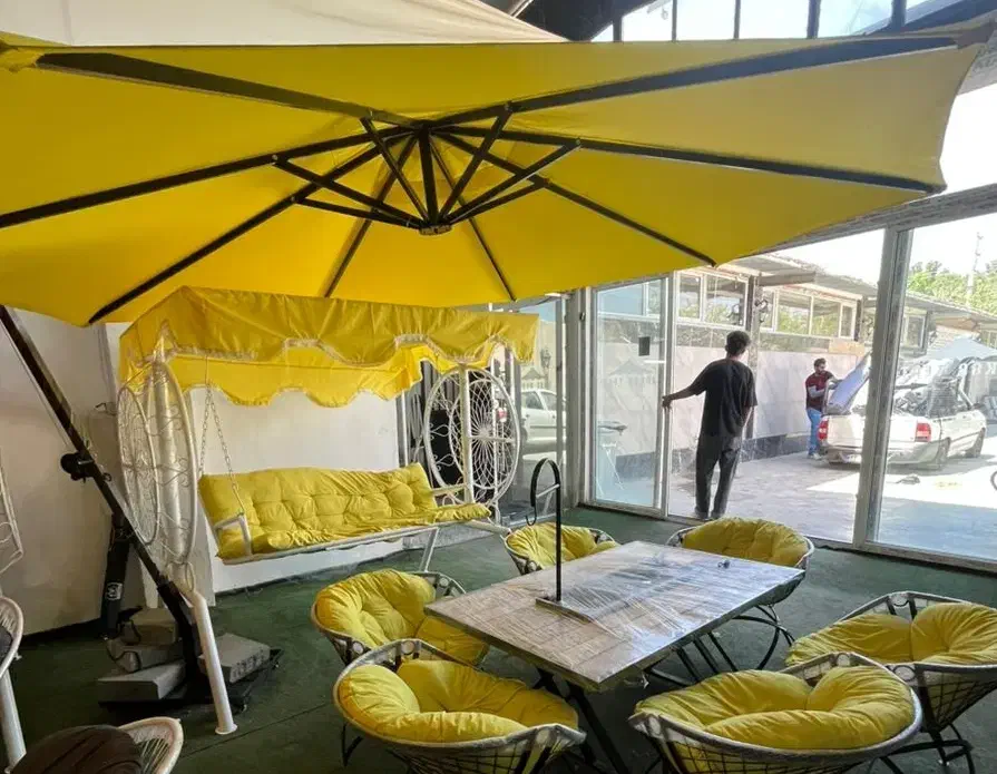 میز گرد صندلی چتر ی فلزی باغی سایبان افکن بغل|کافی‌شاپ و رستوران|تهران, ارم|دیوار