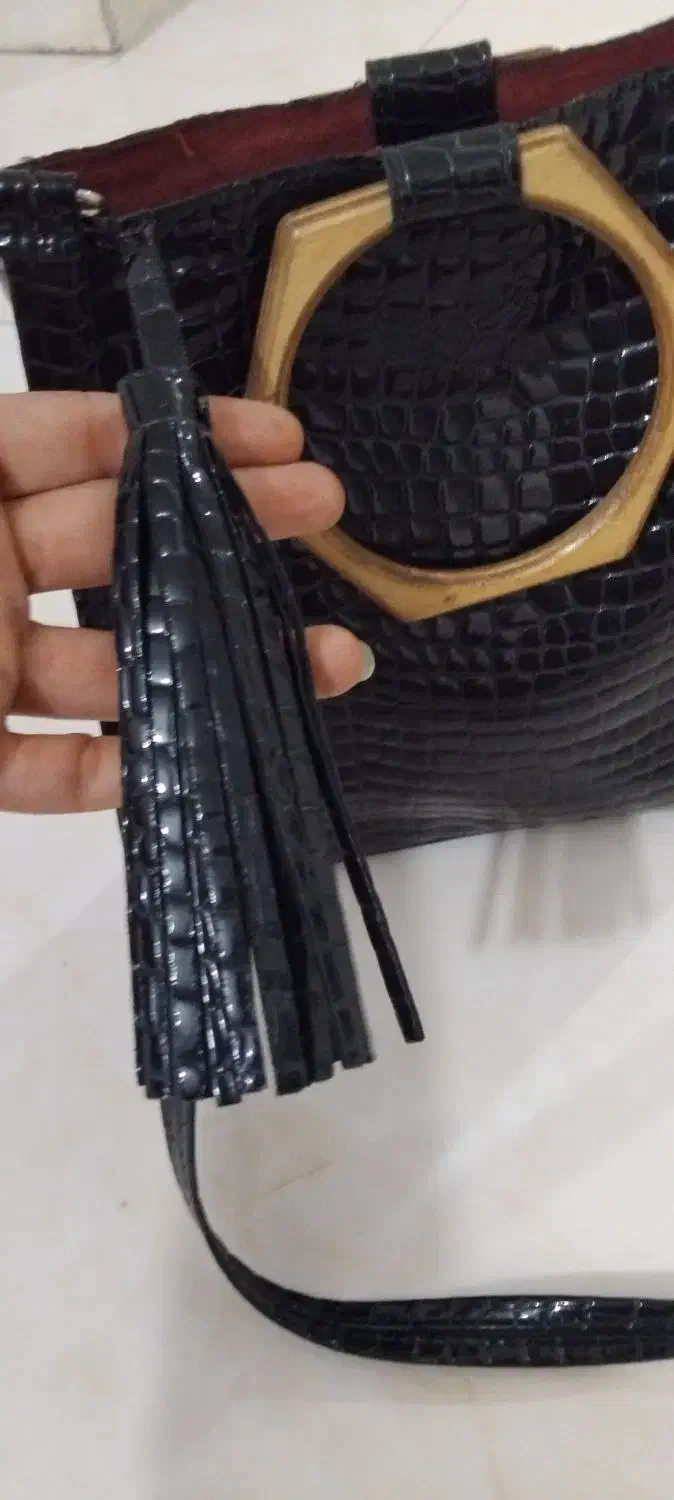 کیف دستی|کیف، کفش، کمربند|قم, جهان بینی|دیوار