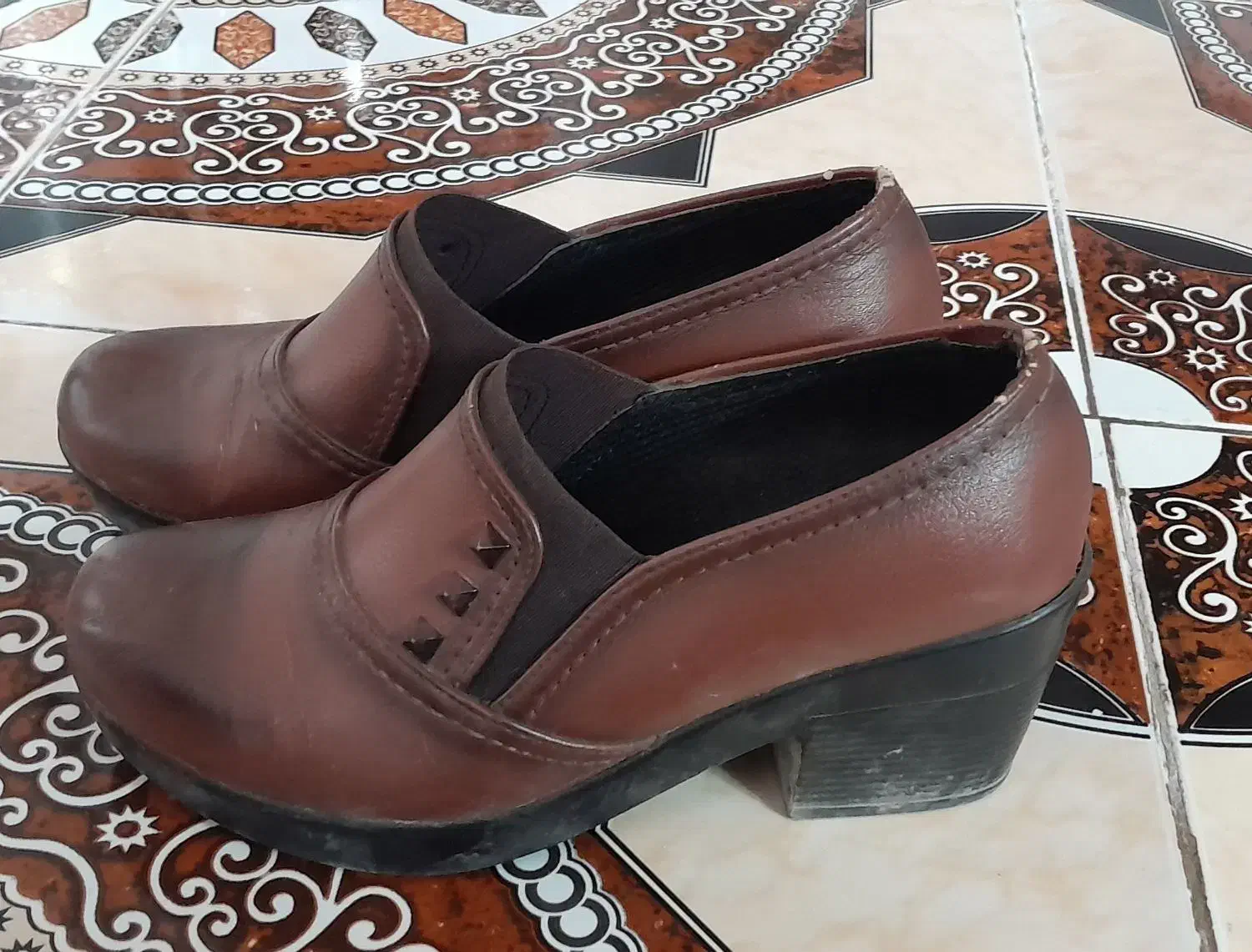 کفش زنانه|کیف، کفش، کمربند|نیشابور, خط کاشمر|دیوار