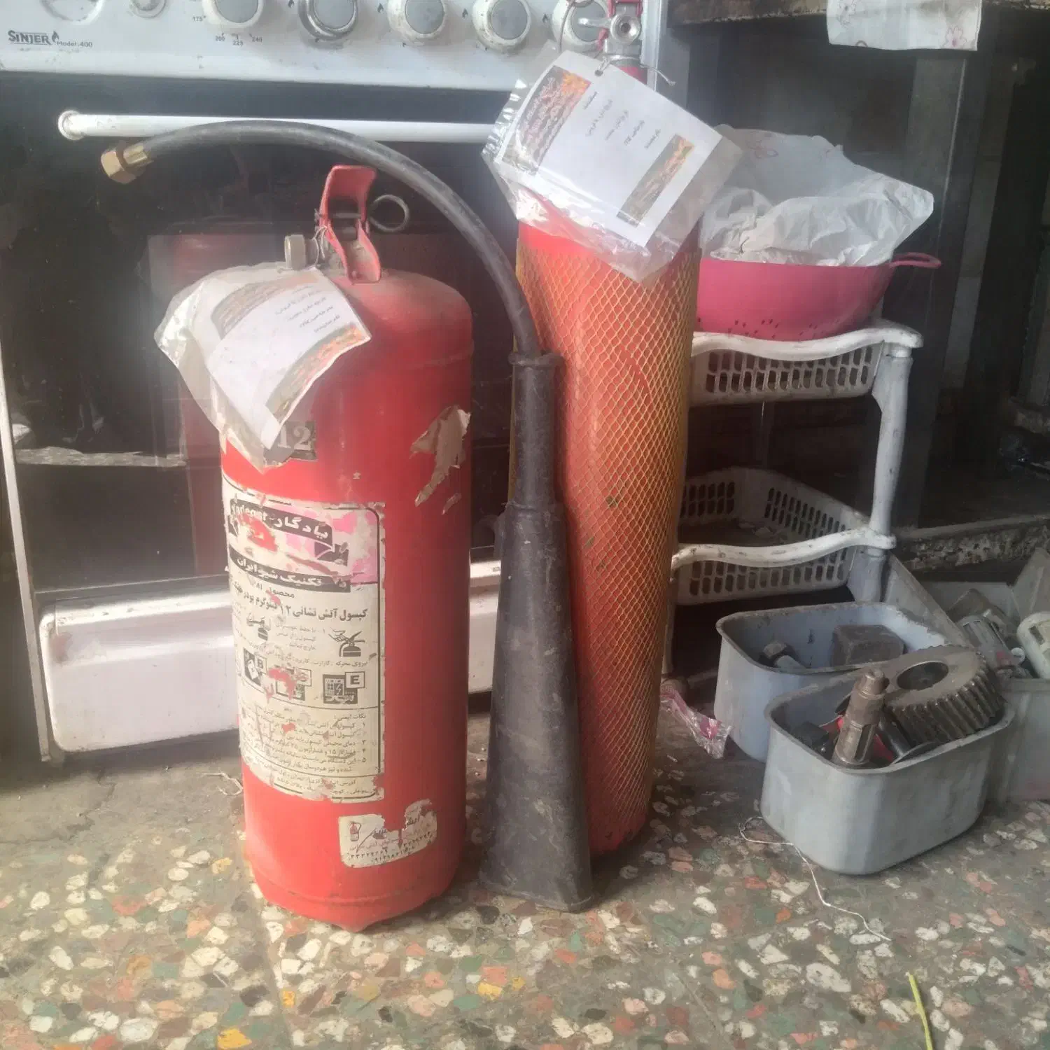 یک عدد کپسول ۱۲ کیلویی مخصوص کارگاه و مغازه|ابزارآلات|پردیس, فاز ۳|دیوار