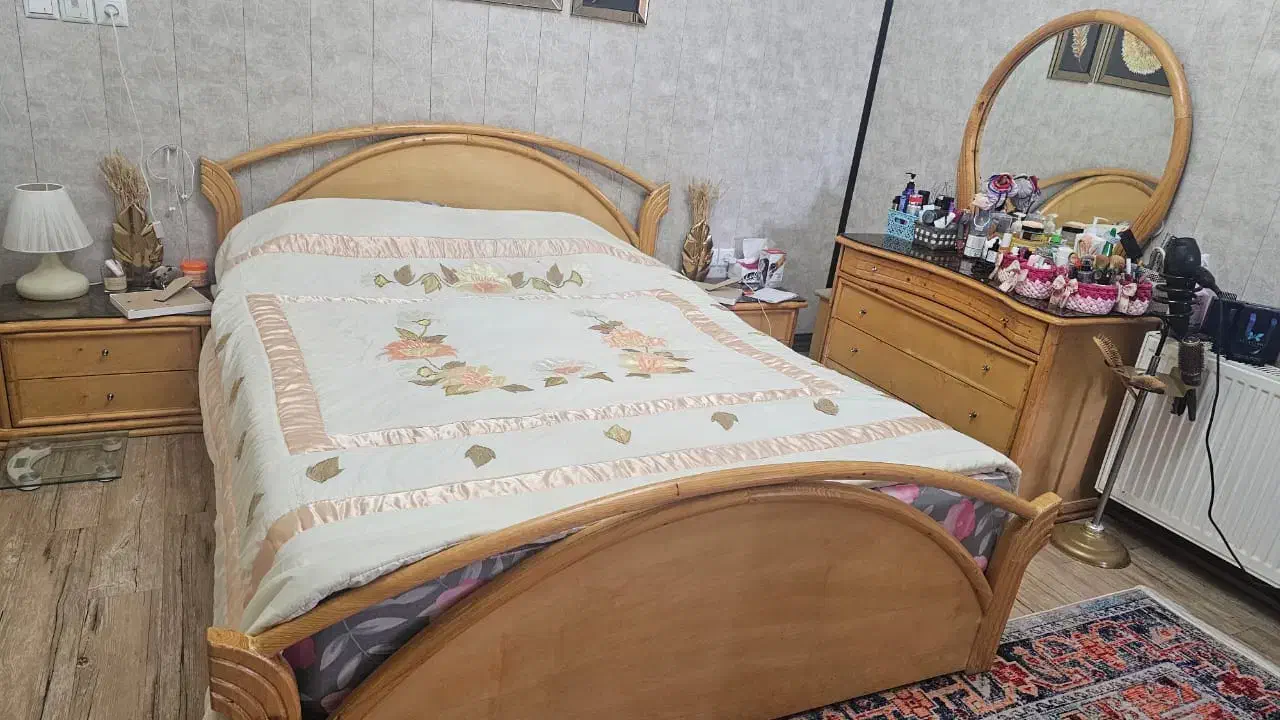 تخت خواب و میز غذا خوری|میز و صندلی غذاخوری|کاشان, راوند|دیوار