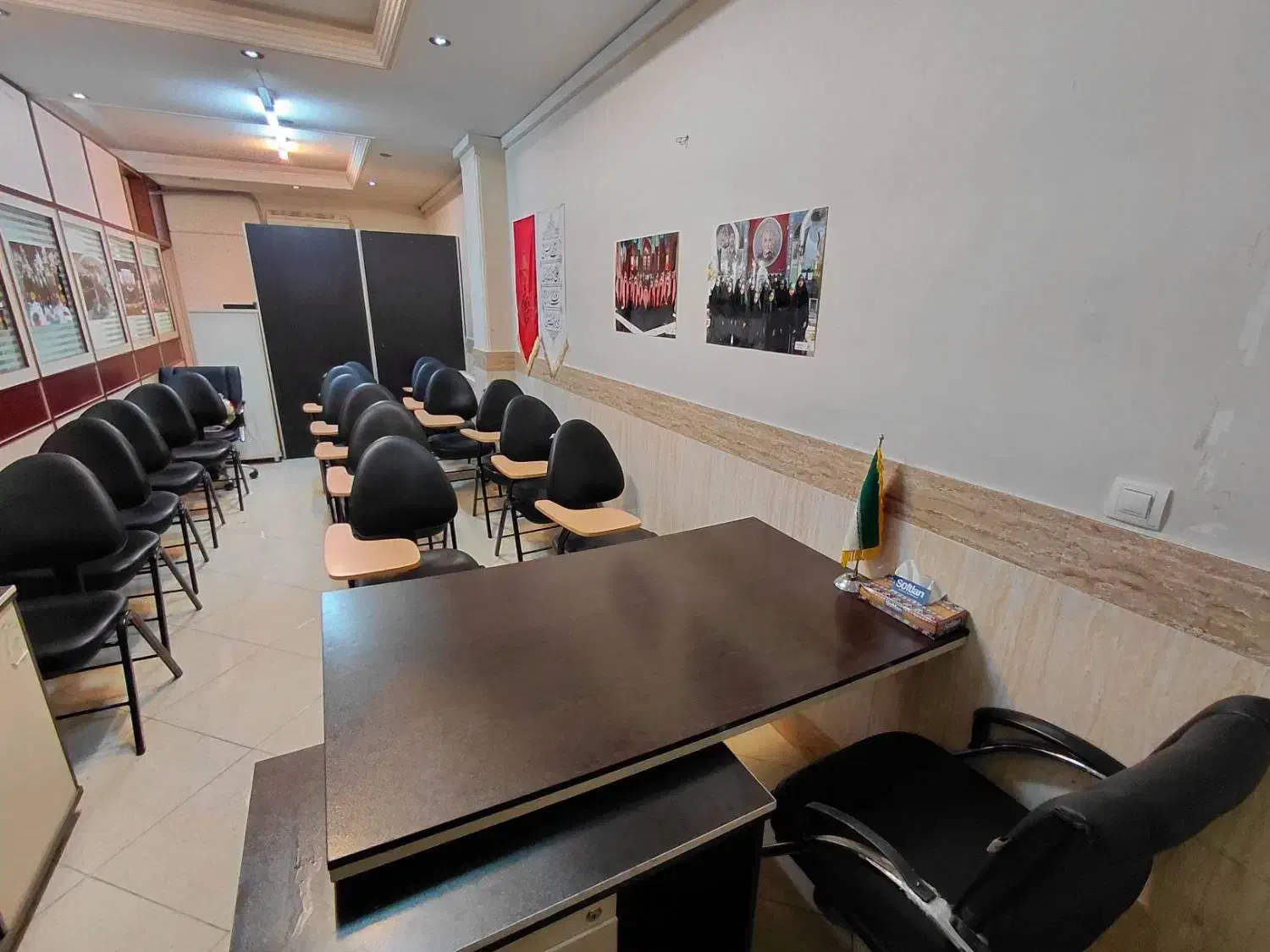 اجاره کلاس آموزشی ساعتی ۱۵۰ت|اجارهٔ کوتاهمدت دفتر کار و فضای آموزشی|تهران, حر|دیوار