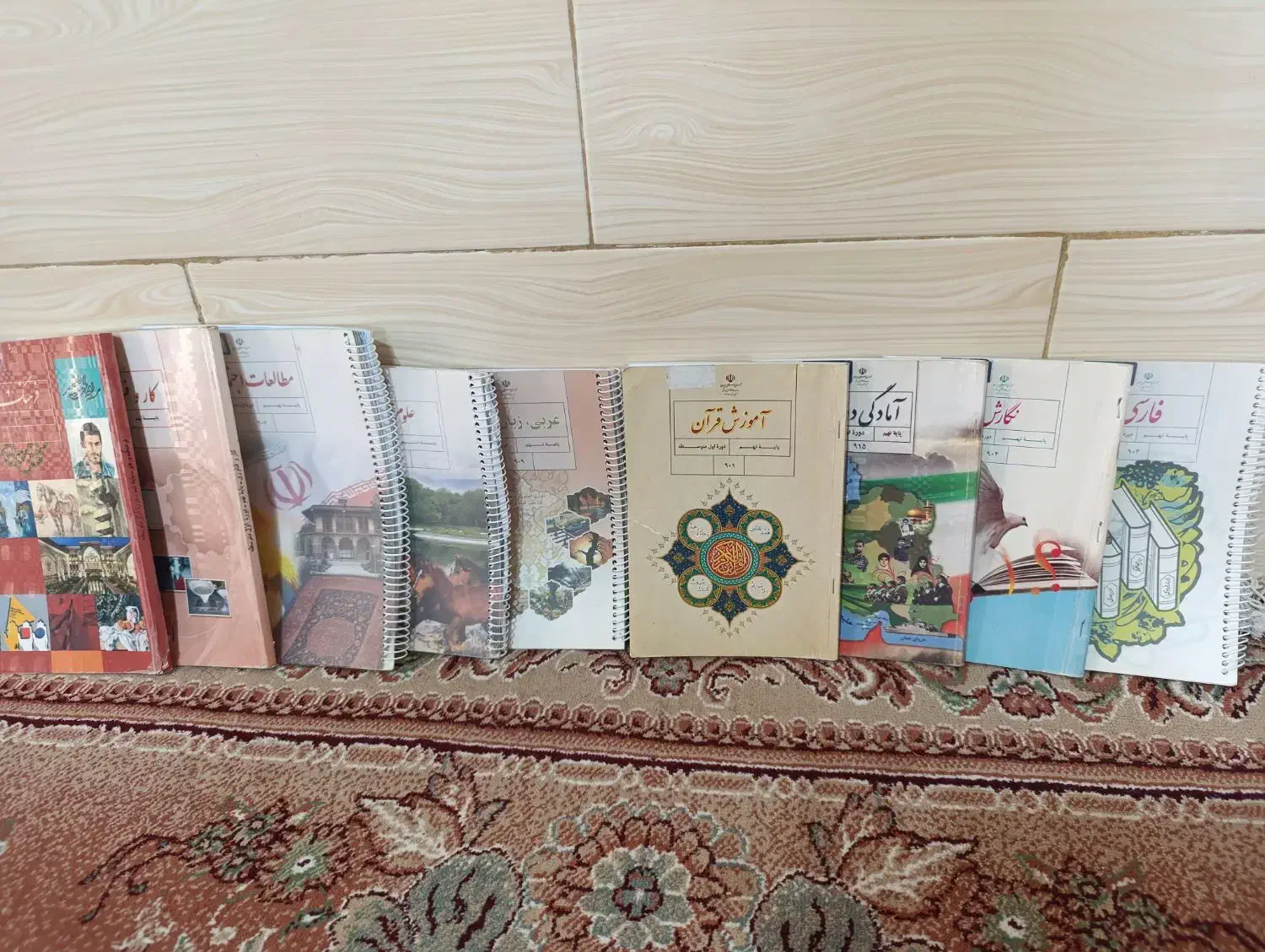 کتاب درسی نهم مرتب و تمیز (همشون رو هم ۵۰تومان)|کتاب و مجله آموزشی|شیراز, دست خضر|دیوار