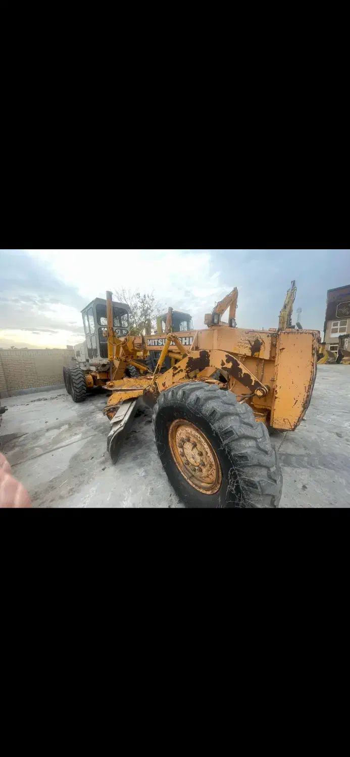 گریدر میتسوبیشی ۵۳۰|خودرو سنگین|تهران, سعادت‌آباد|دیوار
