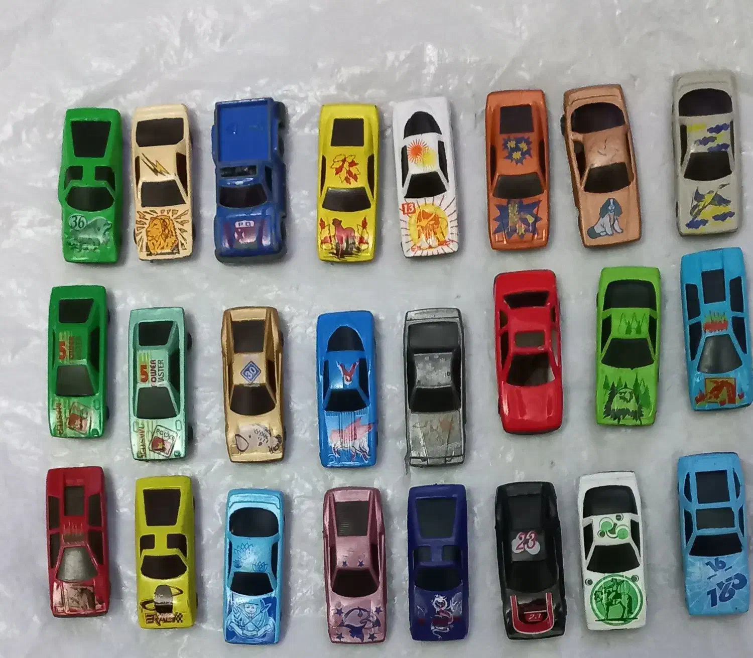 تعدادی ماشین فلزی کوچک هر کدام ۴۰۰۰۰تومان|اسباببازی بچه|گرگان, |دیوار