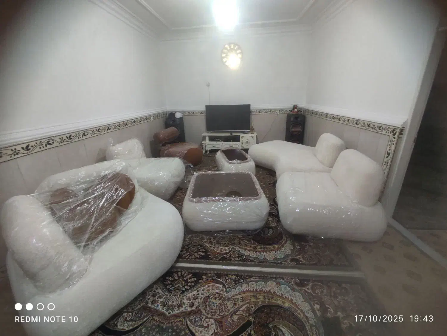 مبل مینیمال سالم وتمیزونو|مبلمان خانگی و میز عسلی|اقبالیه, |دیوار