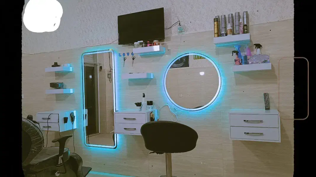 دکوراسیون آرایشگاه مردانه|آرایشگاه و سالن‌های زیبایی|تایباد, |دیوار