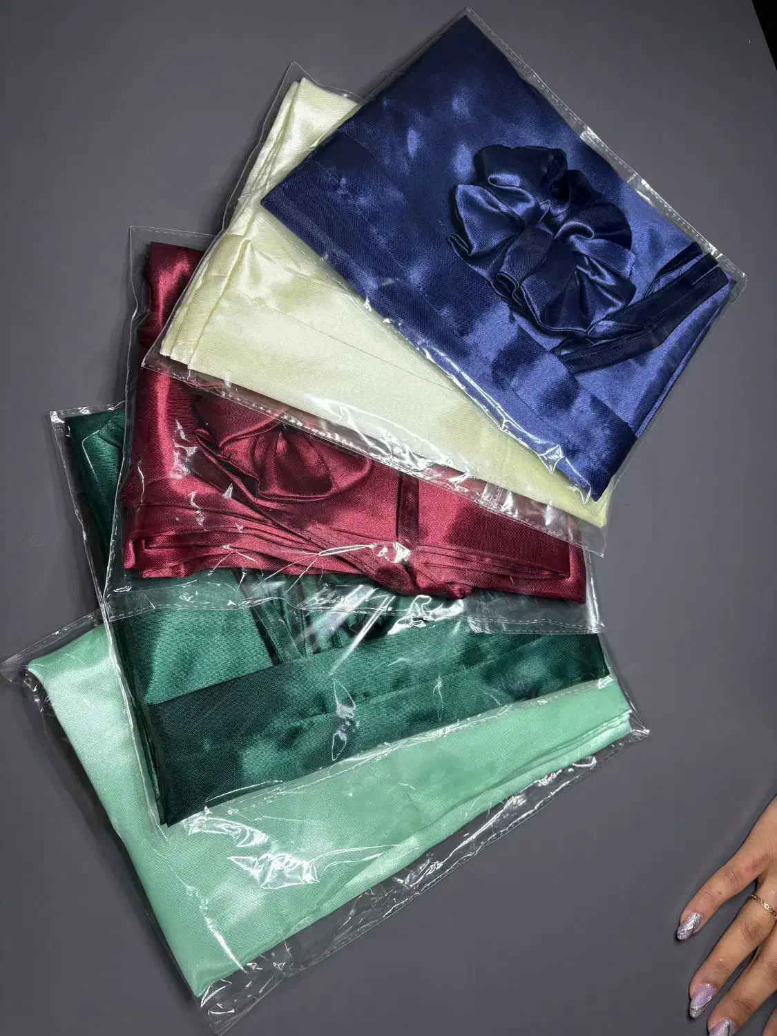 روبالشتی و کش مو  ساتن|رختخواب، بالش، پتو|کرمان, |دیوار