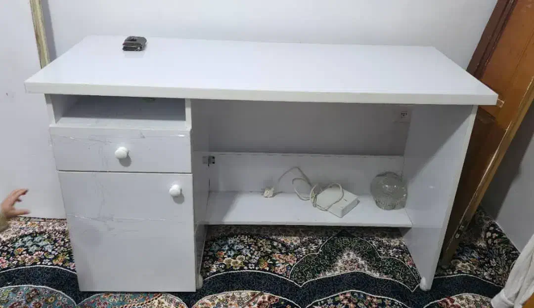 میز ام دی اف کاملا سالم و نو|میز تحریر و کامپیوتر|ایلام, |دیوار