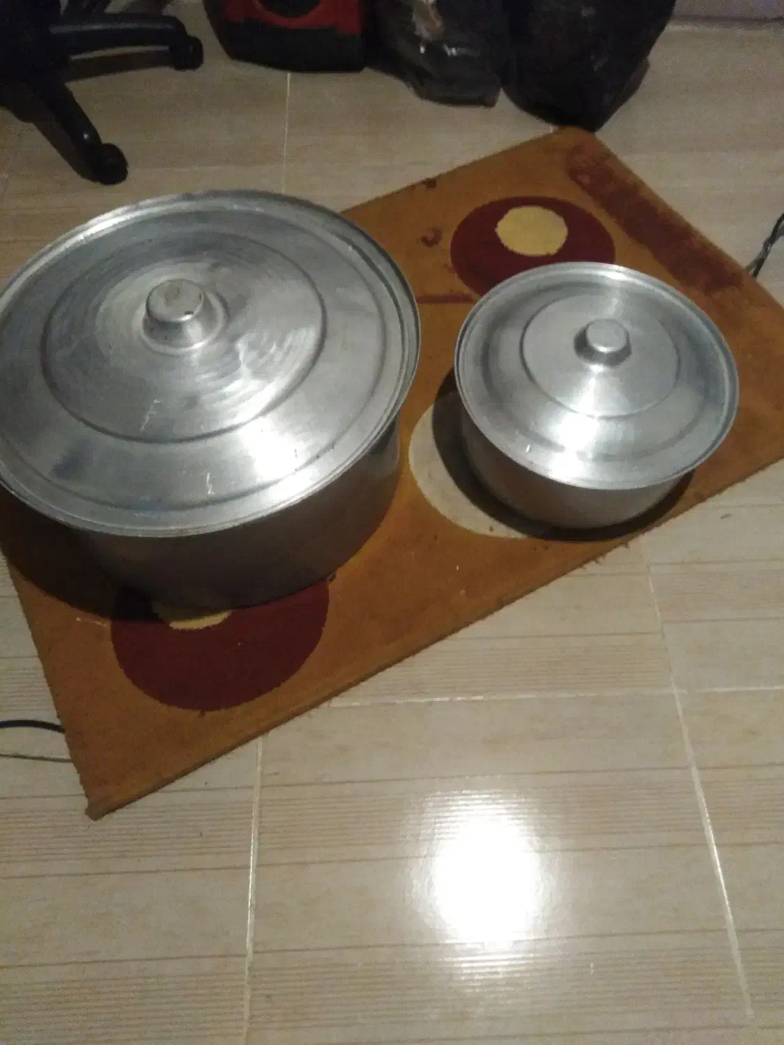 دیگ  رویی بزرگ  وگوچک|ظروف پخت‌وپز|گرگان, |دیوار