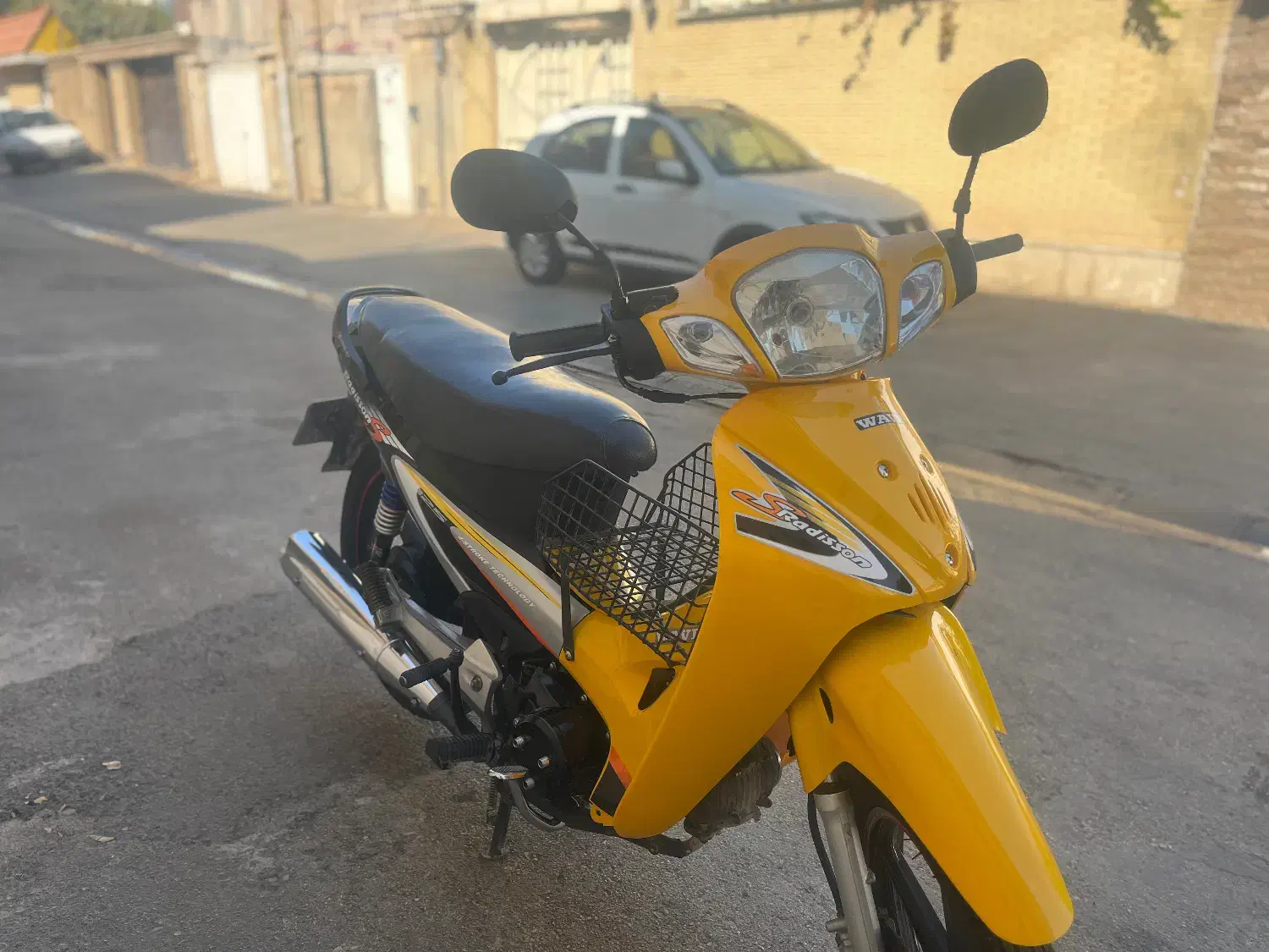 ویوکویر رادیسون|موتورسیکلت|شیراز, آبیاری|دیوار