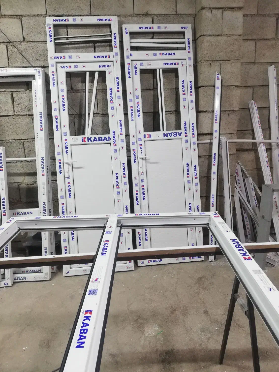 کار در کارگاه شیشه بری و درب و پنججره دوجداره|استخدام صنعتی، فنی، مهندسی|بهبهان, |دیوار