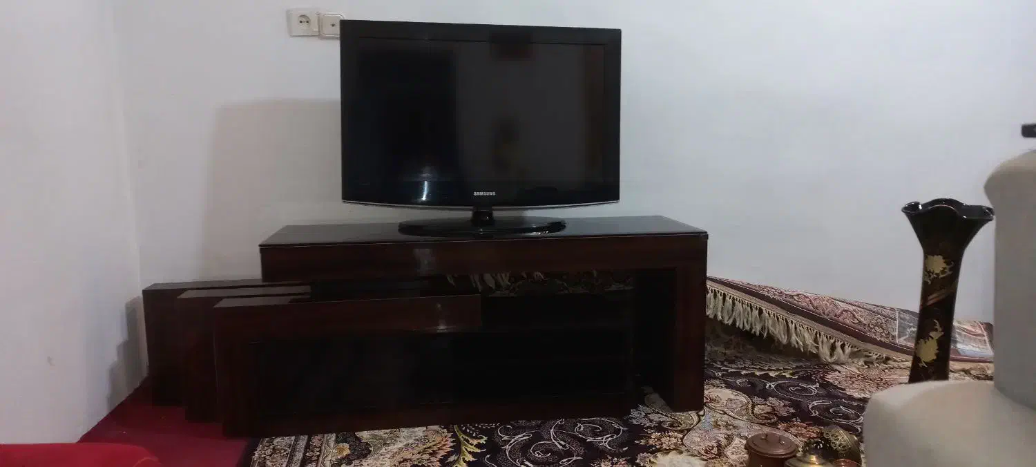 یک عددتلویزیون ال سی دی۳۲اینچ|تلویزیون و پروژکتور|ملایر, |دیوار