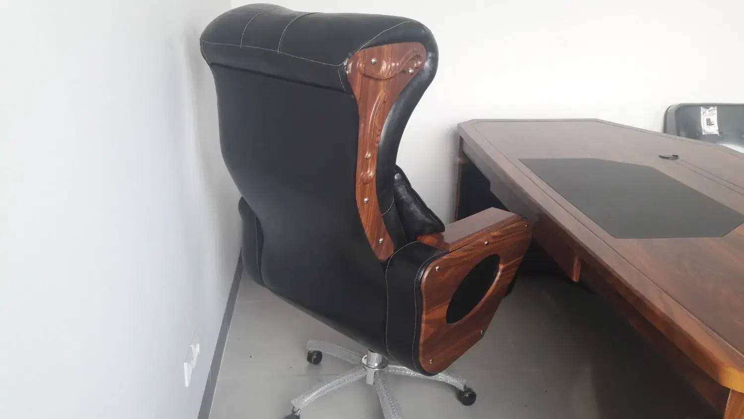 صندلی و میز|دفتر کار|ماهدشت, |دیوار