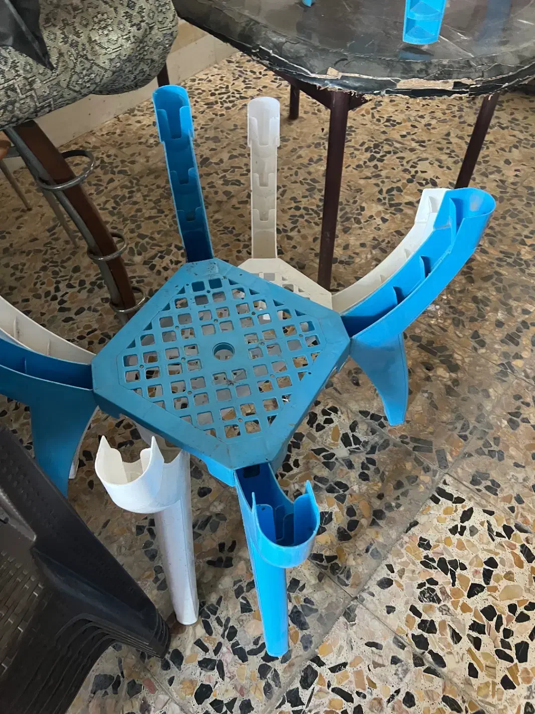 میزوصندی پلاستیکی|میز و صندلی غذاخوری|لیسار, |دیوار