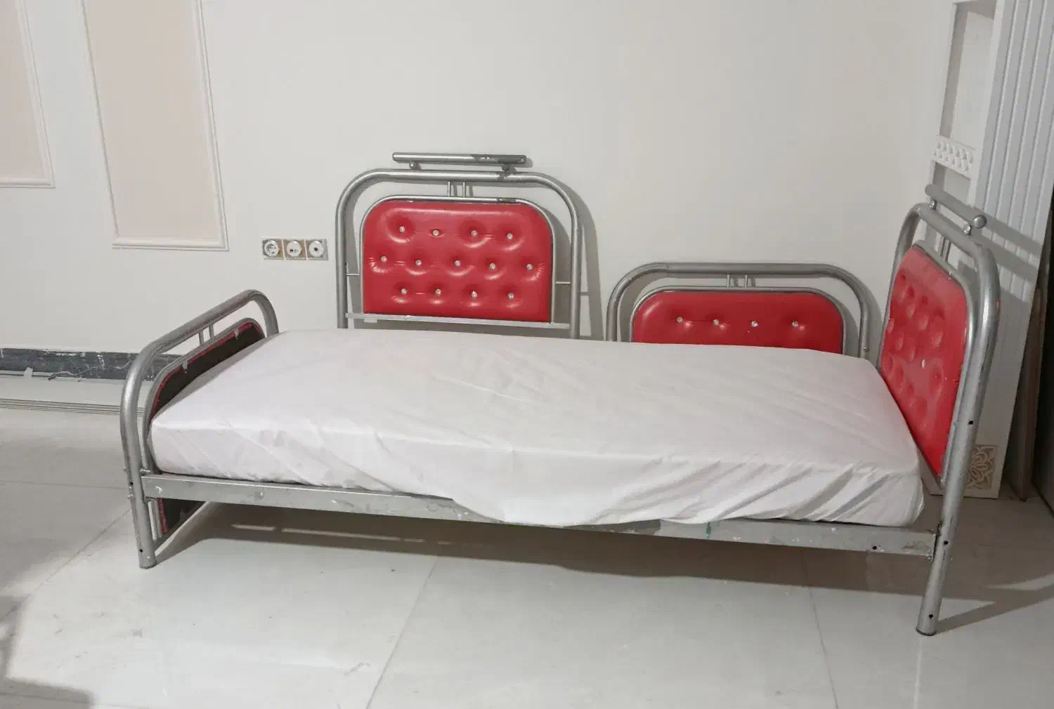 تخت یک نفره فلزی با خوشخواب|تخت و سرویس خواب|مشهد, الهیه|دیوار