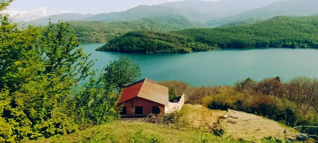 اجاره‌ ‌کلبه ویلایی مشرف به سد لفور|اجارهٔ کوتاه‌مدت ویلا و باغ|شیرگاه, |دیوار