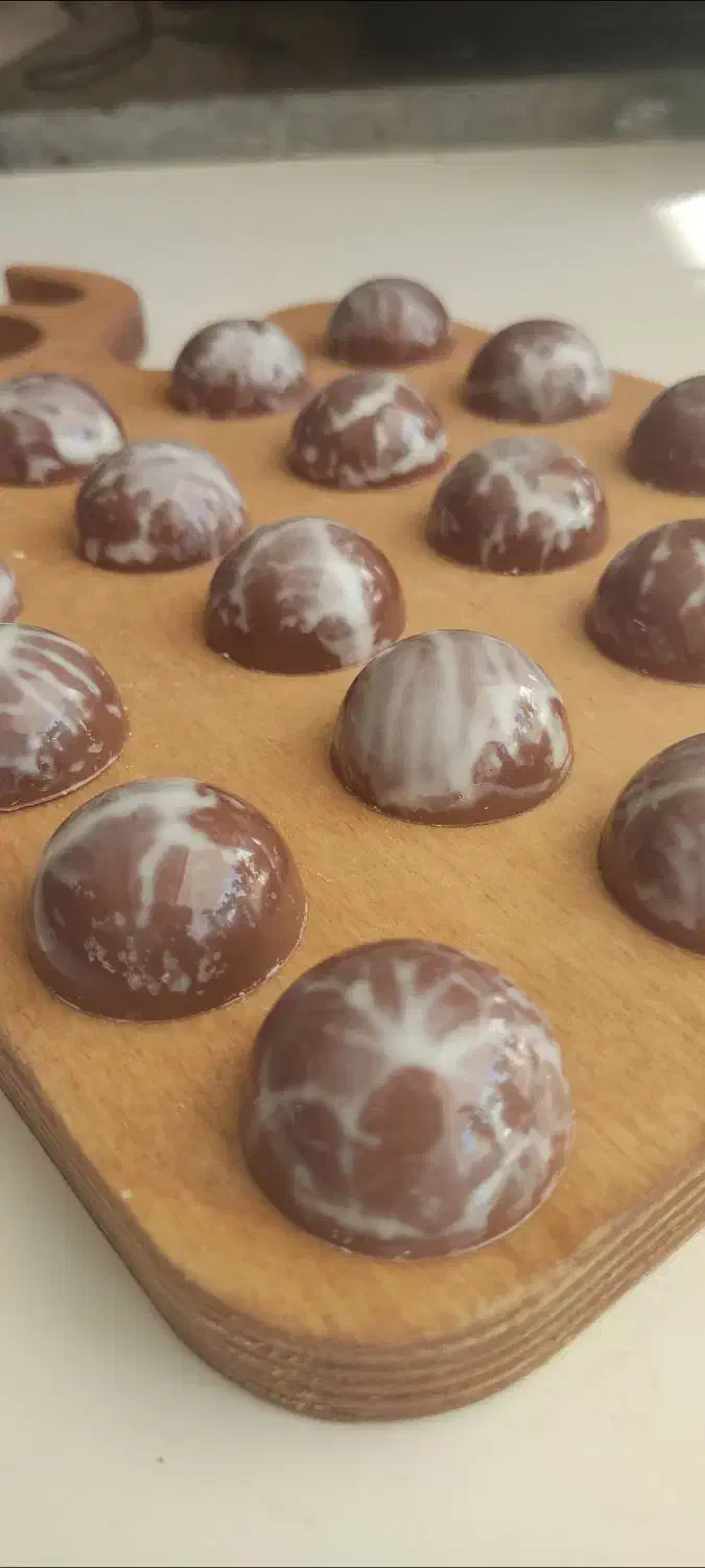 شکلاتهای دستساز با فیلینگهای متنوع ولذیذ|خوردنی و آشامیدنی|نورآباد, |دیوار