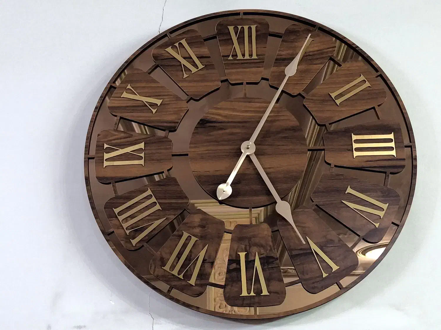 ساعت دیواری در حد نو با کارتن|ساعت دیواری و تزئینی|همدان, |دیوار