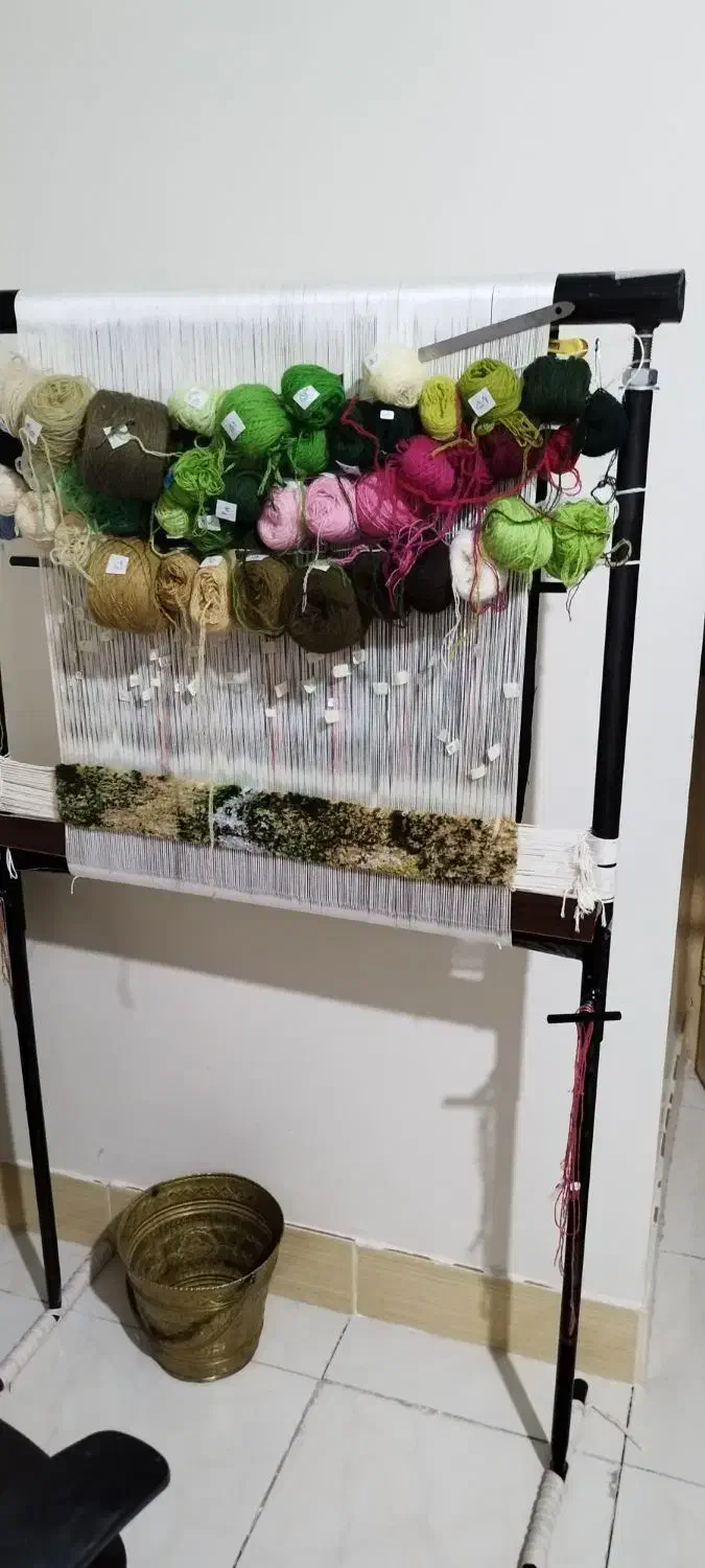 تابلو فرش نیمه کاره همراه با دار قالی چله ابریشم .|تابلو فرش|پردیس, فاز ۱|دیوار