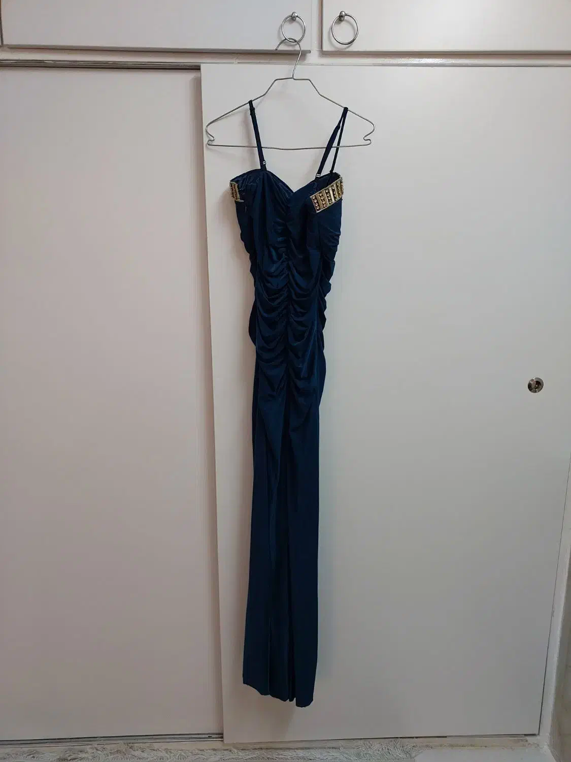 لباس مجلسی|لباس|گلستان (تهران), |دیوار