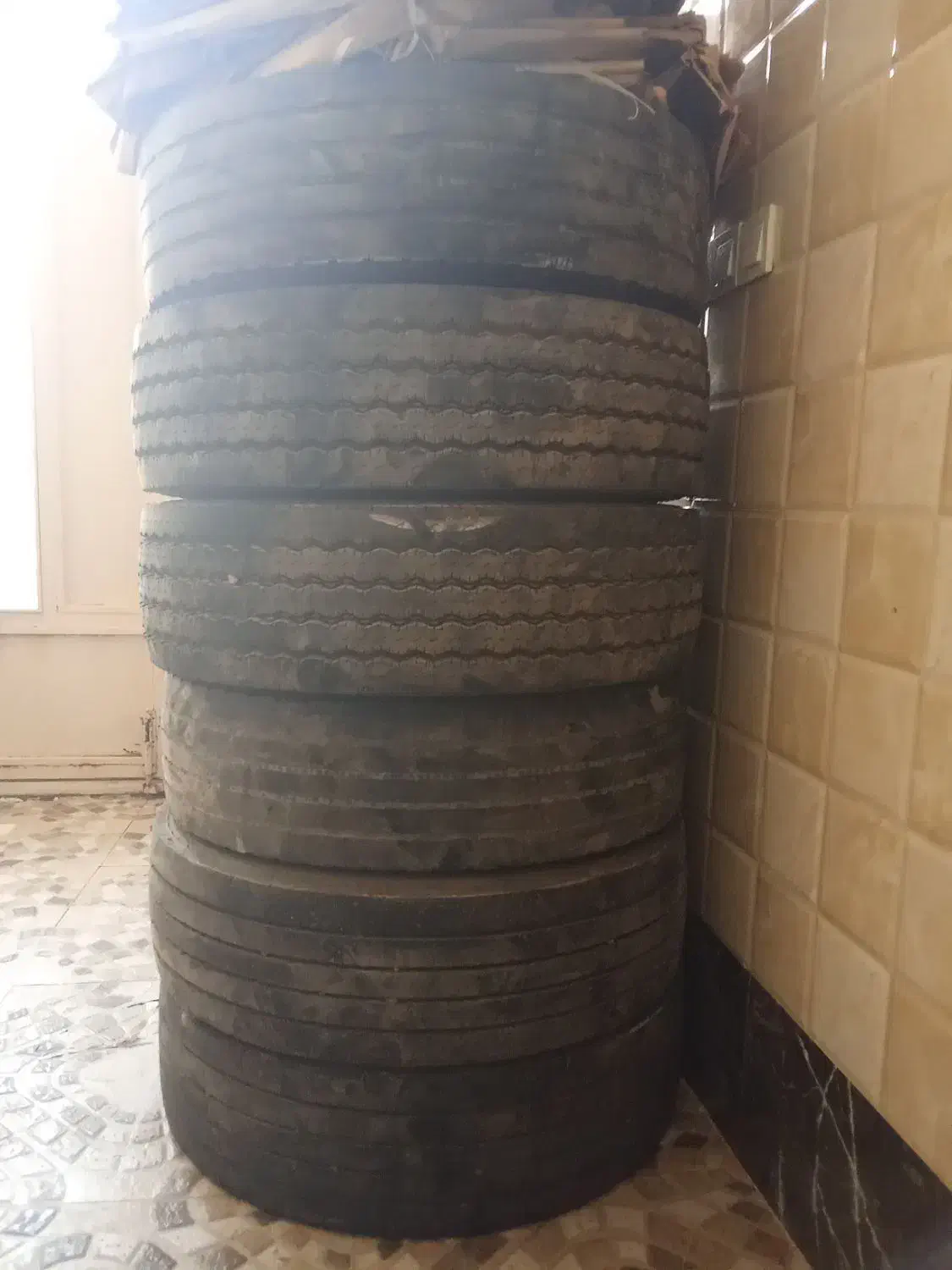 لاستیک ۲۳۵خاوری،نیسانی|قطعات یدکی و لوازم جانبی|ساوه, |دیوار