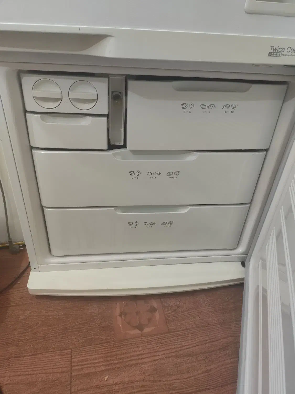 یخچال و فریزر اسنوا بزرگ در حد نو|یخچال و فریزر|آمل, |دیوار