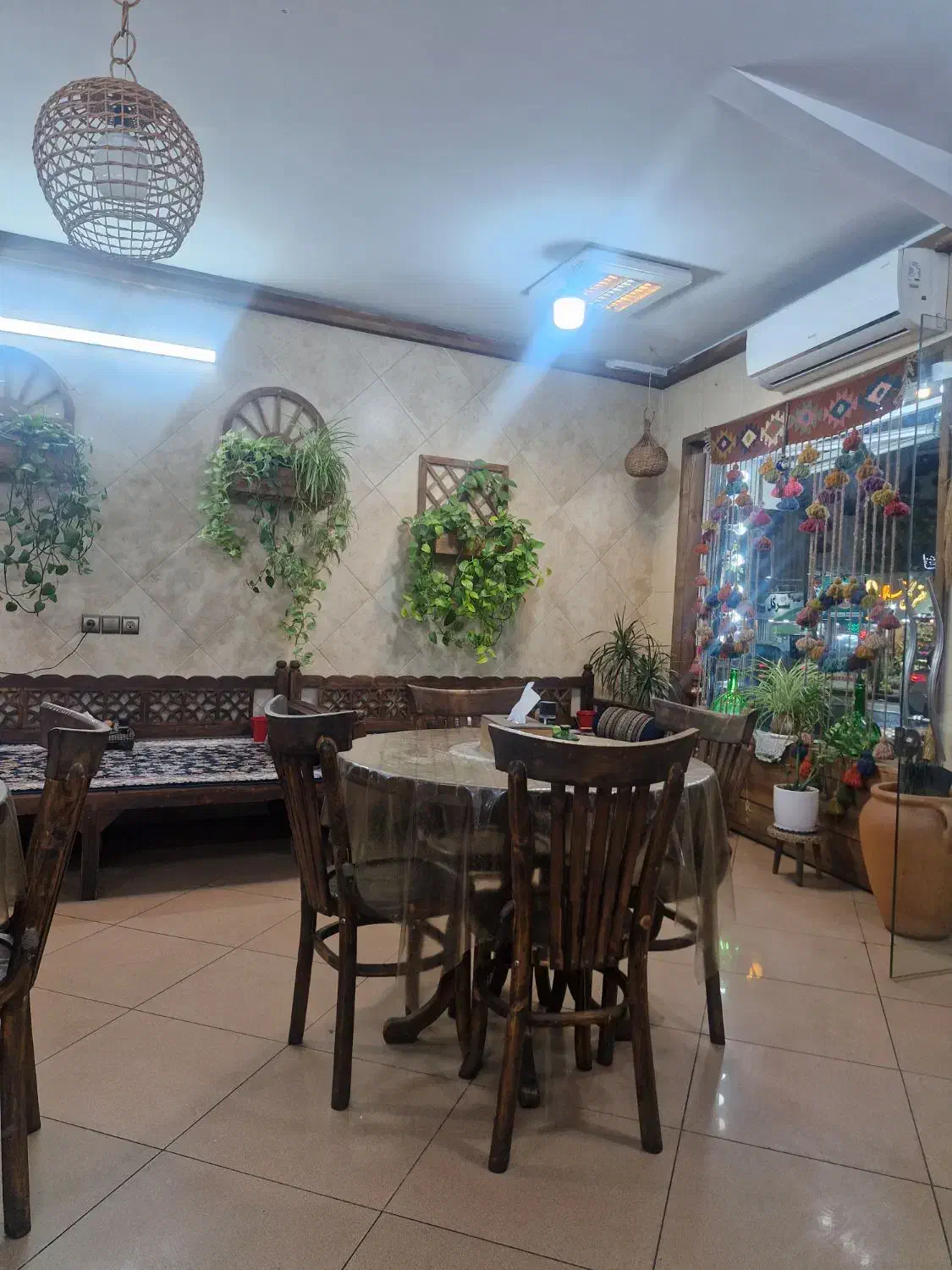 نیروی کار خانم|استخدام خدمات فروشگاه و رستوران|لاهیجان, شقایق|دیوار