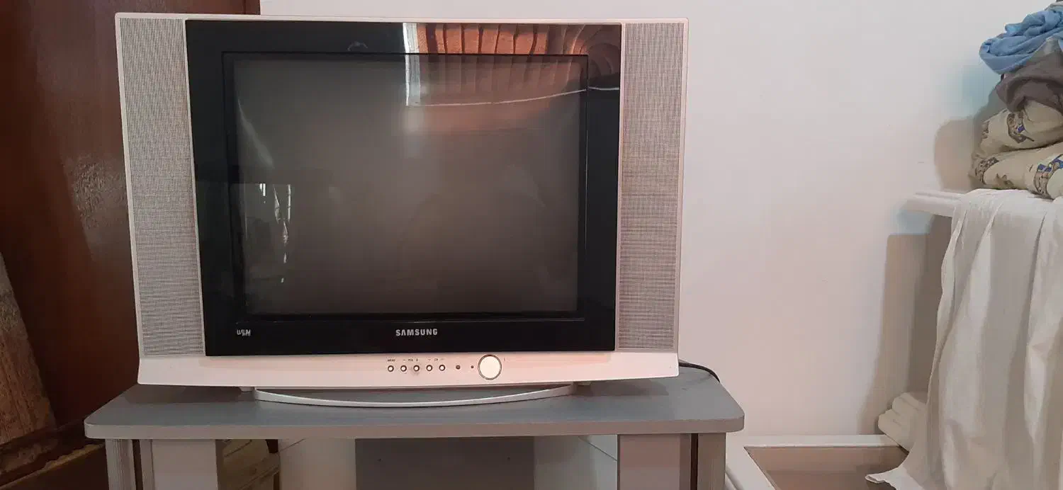 تلویزین ومیز|تلویزیون و پروژکتور|رشت, فلسطین|دیوار