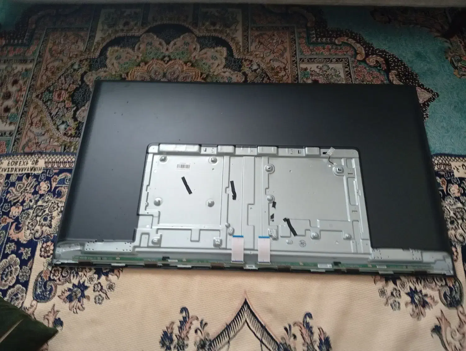 پنل تلوزیون شکسته|تلویزیون و پروژکتور|پرند, فاز ۵|دیوار