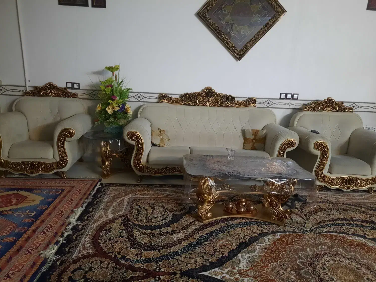 مبل سلطنتی به همراه میز ناهار خوری|مبلمان خانگی و میز عسلی|کرمان, |دیوار