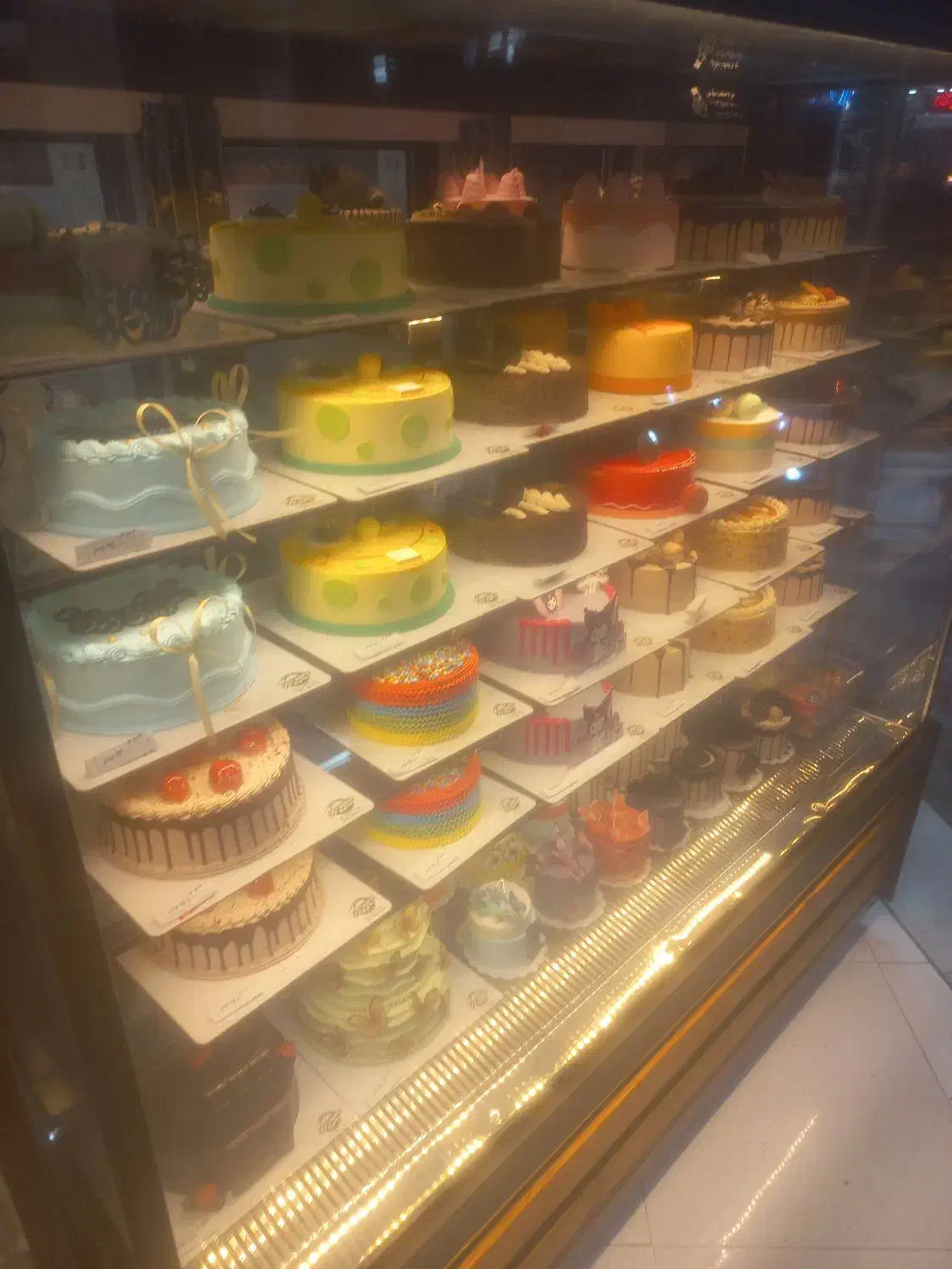 به چند فروشنده خانم نیازمندیم|استخدام خدمات فروشگاه و رستوران|شهریار, شهرک شاهد|دیوار