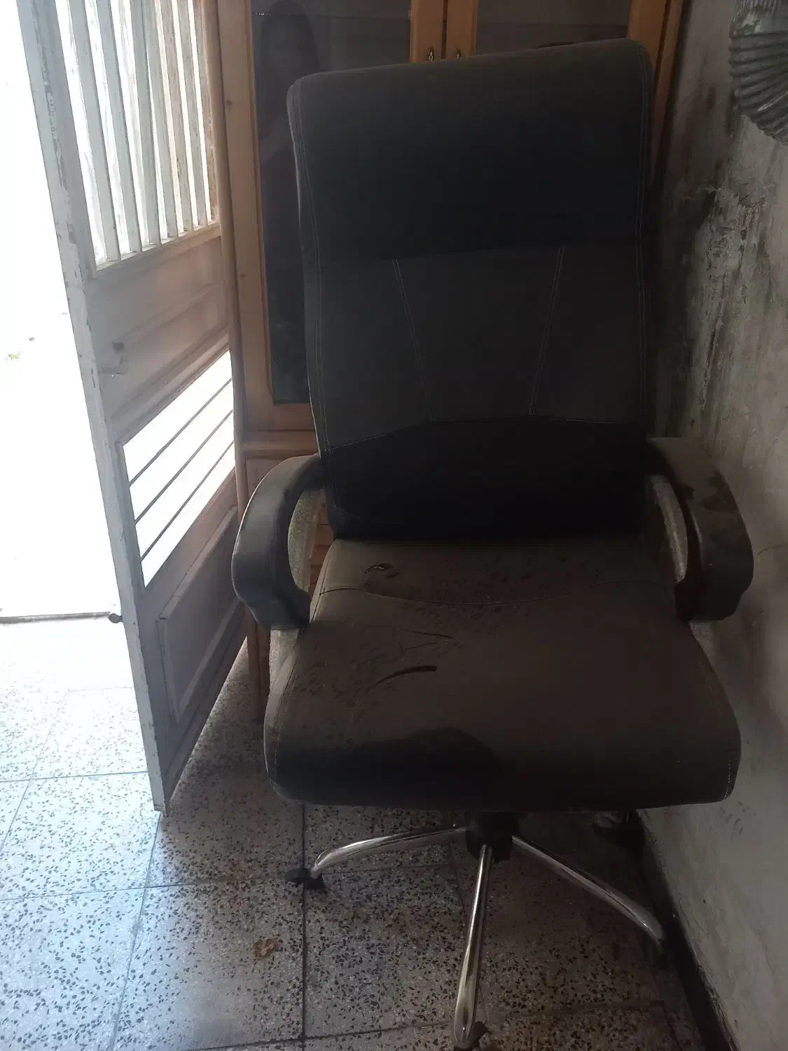 صندلی گردون|صندلی و نیمکت|اردبیل, |دیوار