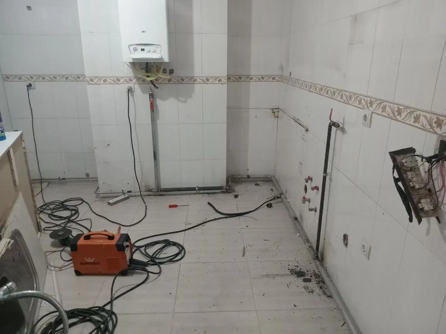 لوله کشی گاز جوشکار سیار استیل سوراخ کاری برشکاری|خدمات پیشه و مهارت|تبریز, |دیوار